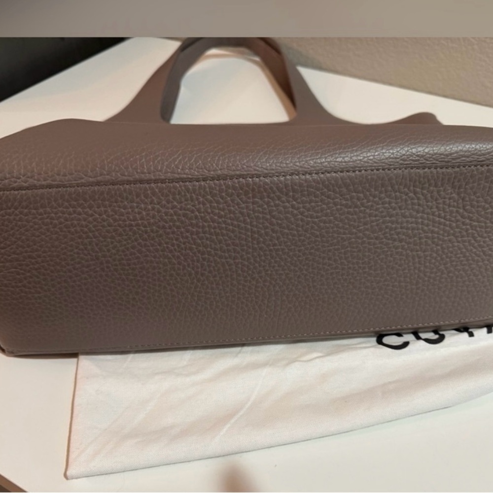 Cuyana 13” System Tote with laptop sleeve and adjustable strap - Picture 6 of 14